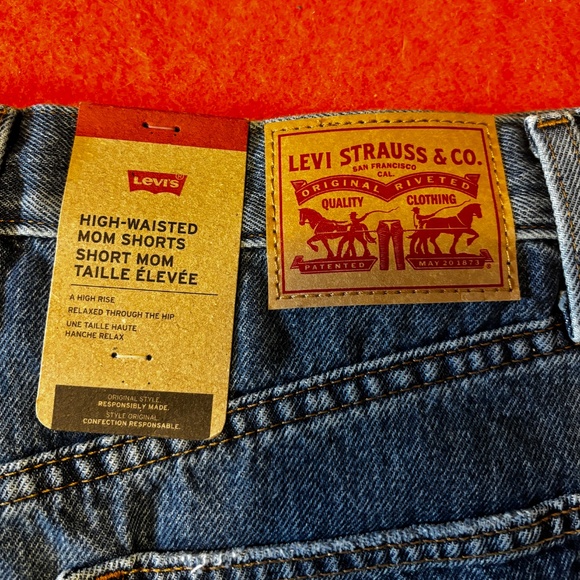 Levi’s high waisted cut-off denim mom short NWT - Picture 8 of 11